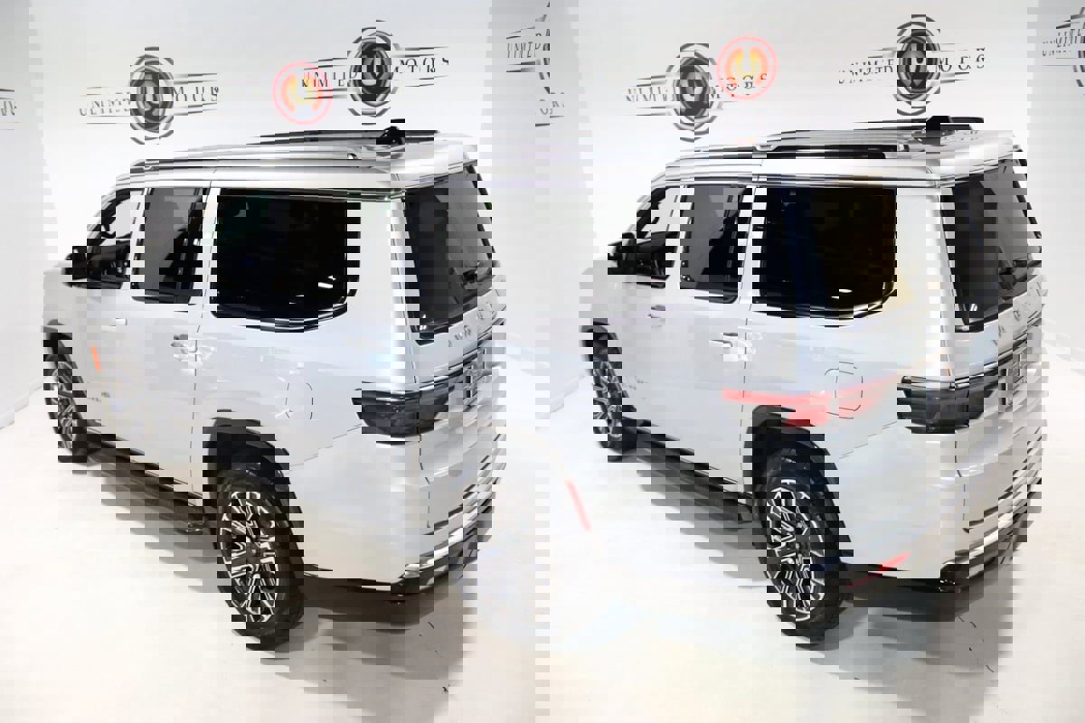 Used 2024 Jeep Wagoneer L Series II w/ Flexible Seating Group image 11