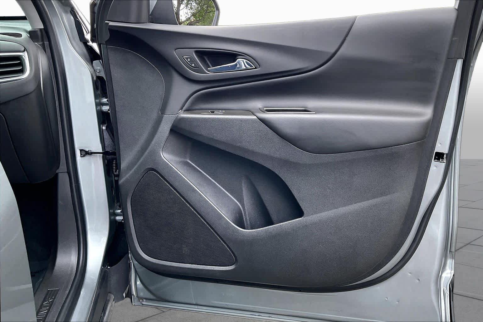 Used 2024 Chevrolet Equinox LT FWD image 23