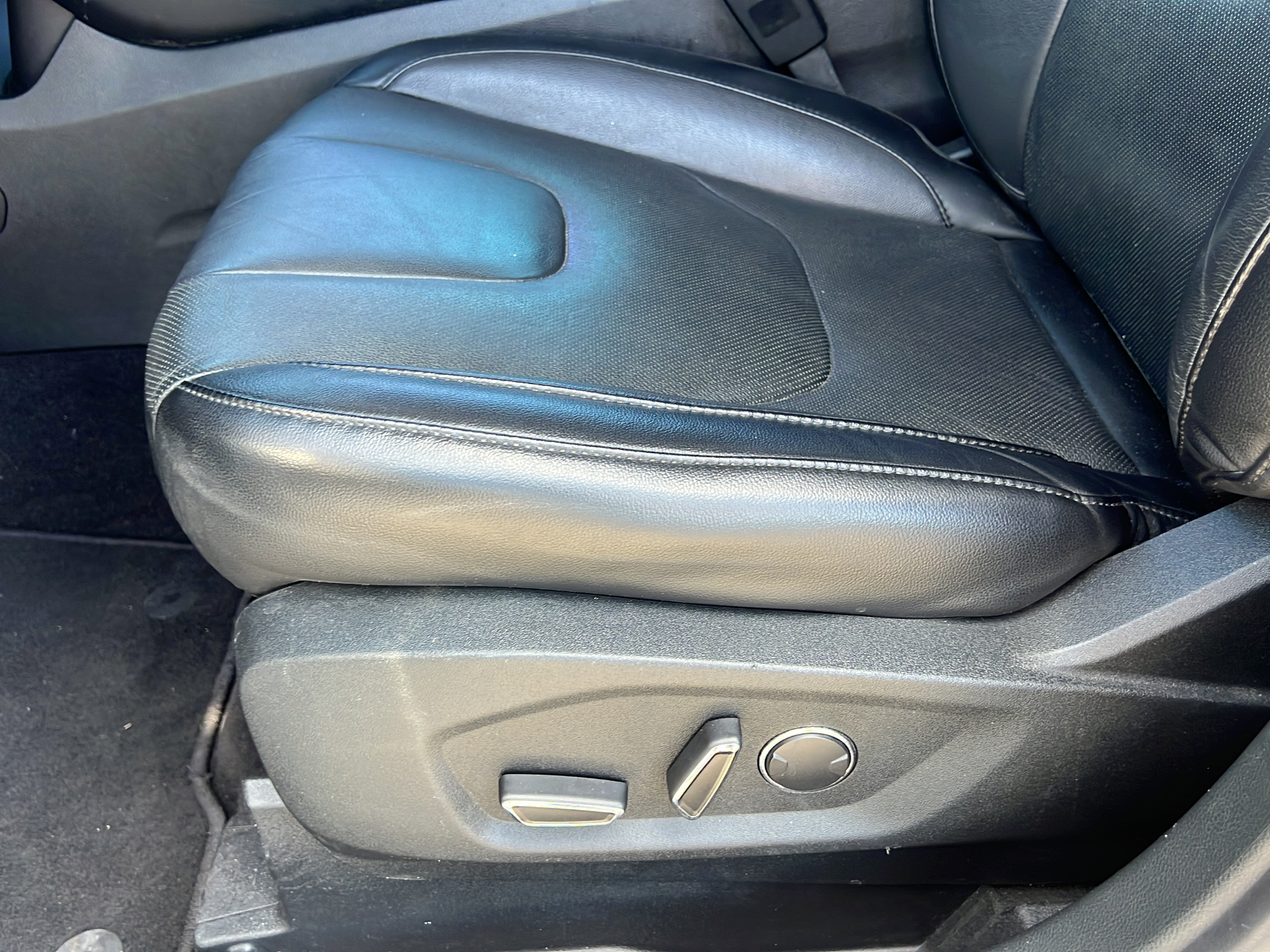 Used 2019 Ford Edge Titanium w/ Equipment Group 301A FWD image 14