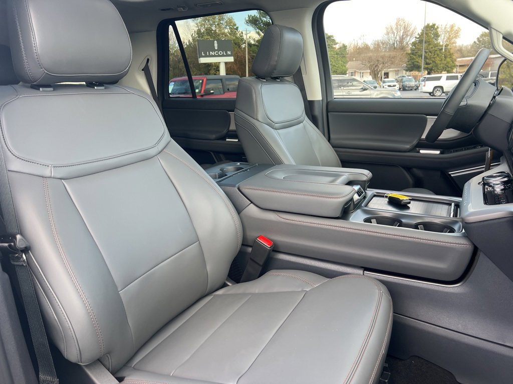 New 2025 Ford Expedition Active image 15