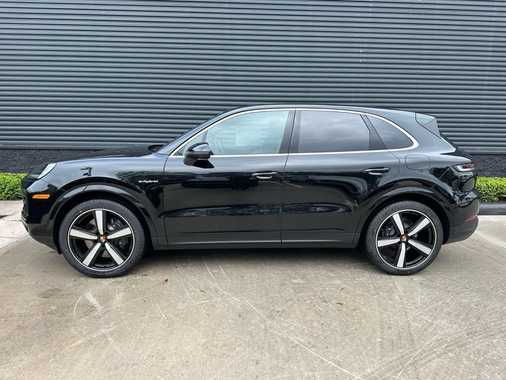 Used 2026 Porsche Cayenne E-Hybrid AWD/4WD image 2