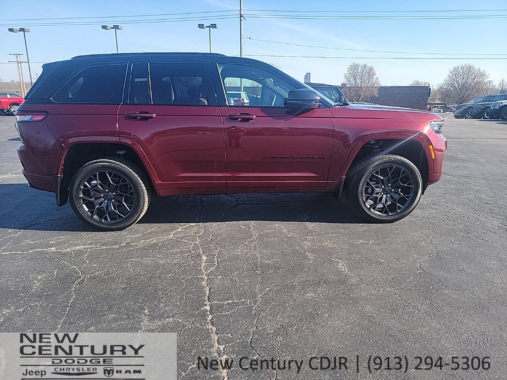 Used 2024 Jeep Grand Cherokee Summit AWD/4WD image 6