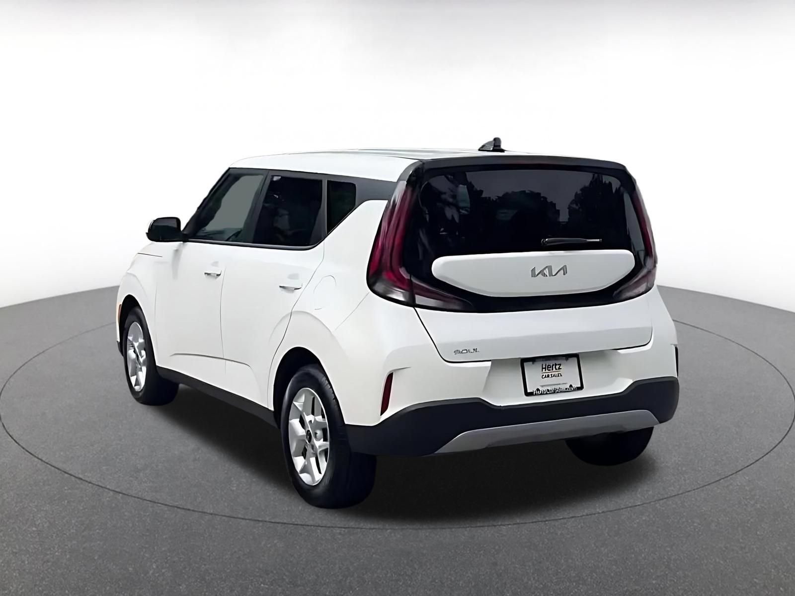 Used 2025 Kia Soul LX w/ LX Technology Package FWD image 11