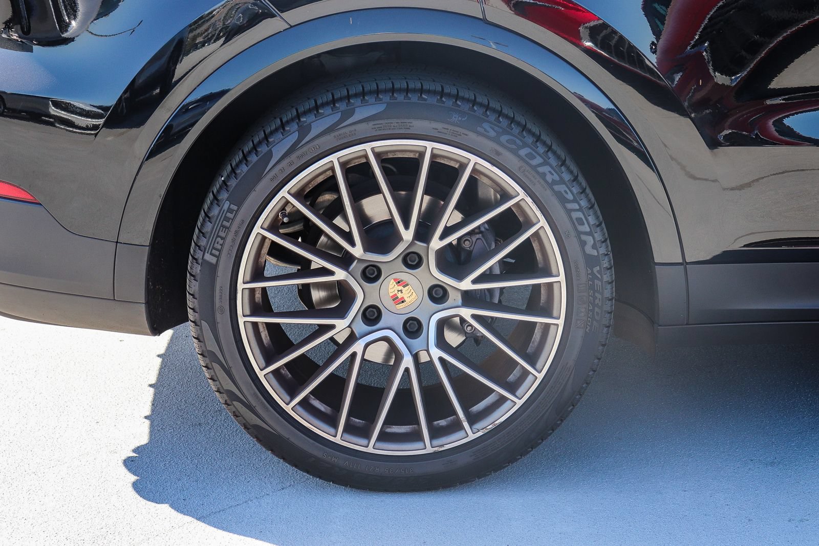 Used 2023 Porsche Cayenne AWD/4WD image 9
