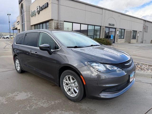 Used 2023 Chrysler Voyager LX FWD image 1