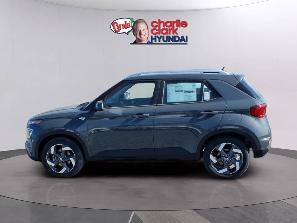 New 2026 Hyundai Venue SEL FWD image 2