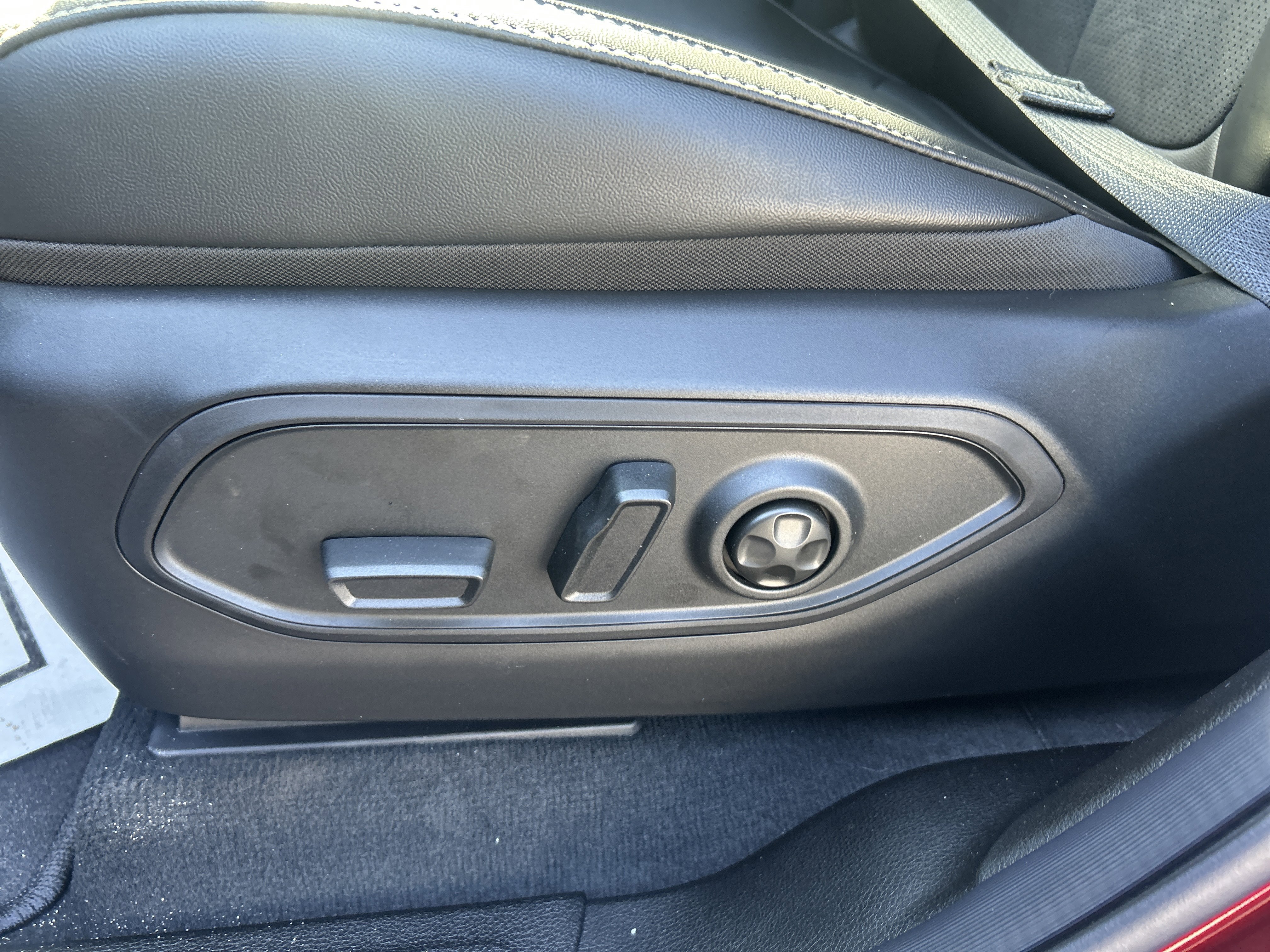 New 2025 Jeep Grand Cherokee Altitude image 17