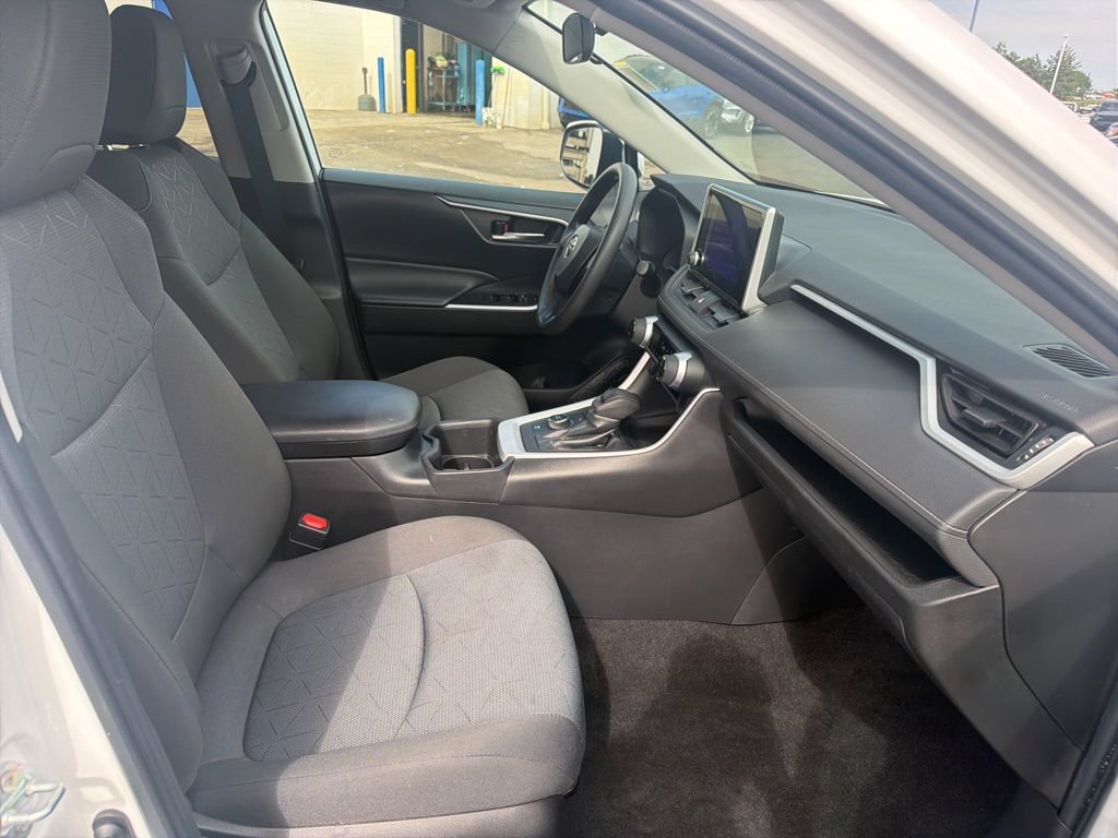 Used 2023 Toyota RAV4 XLE AWD/4WD image 37