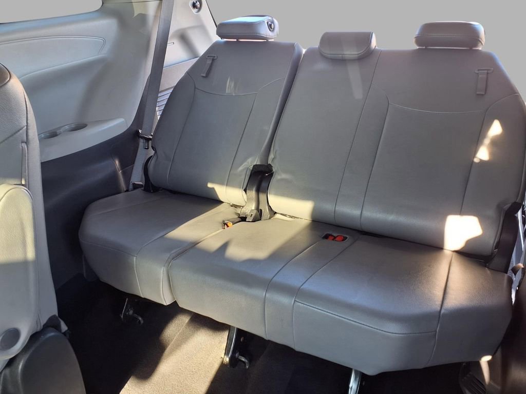 Used 2024 Toyota Sienna XLE image 29