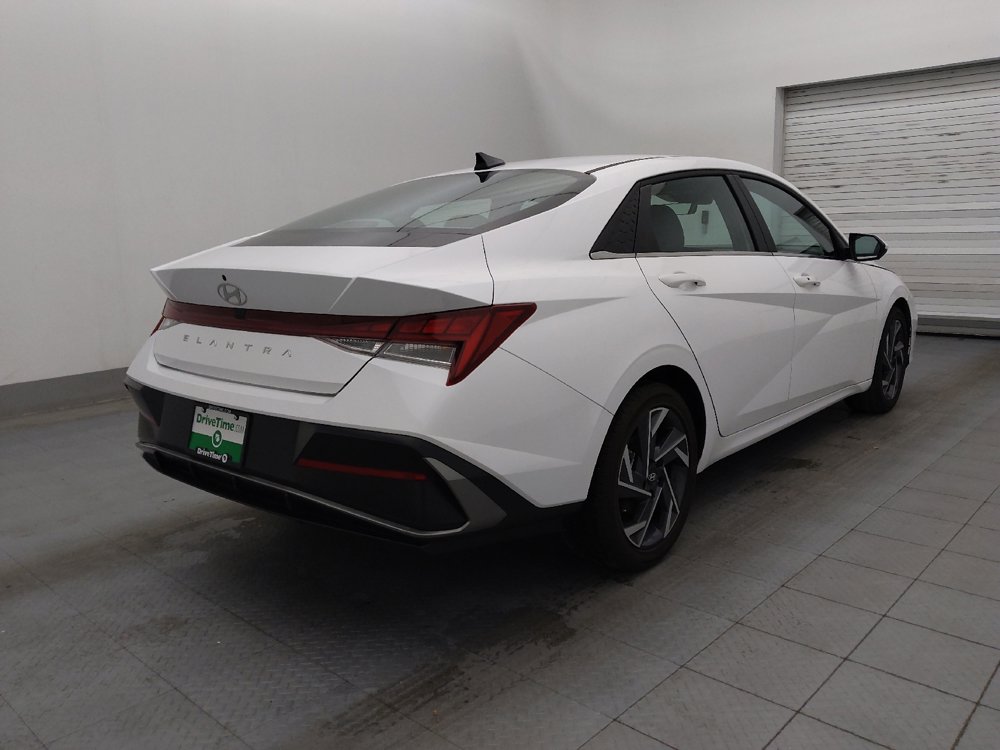 Used 2025 Hyundai Elantra SEL image 9