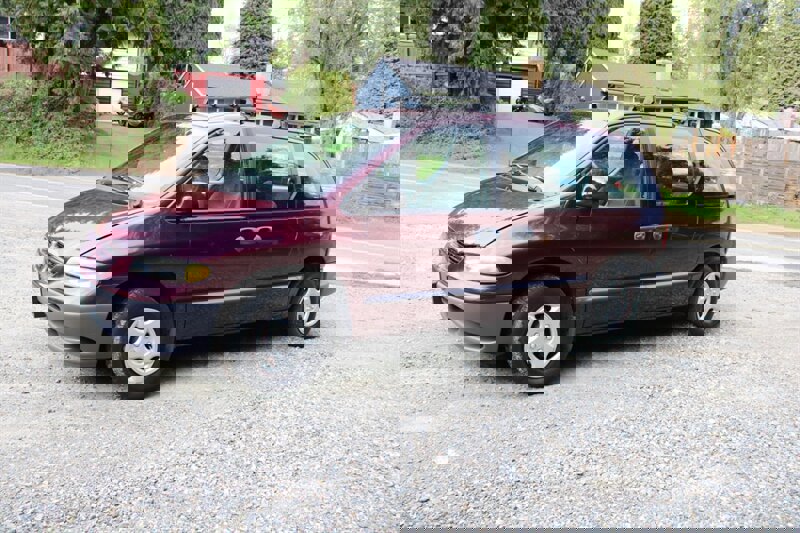 Used 1999 Dodge Caravan image 1