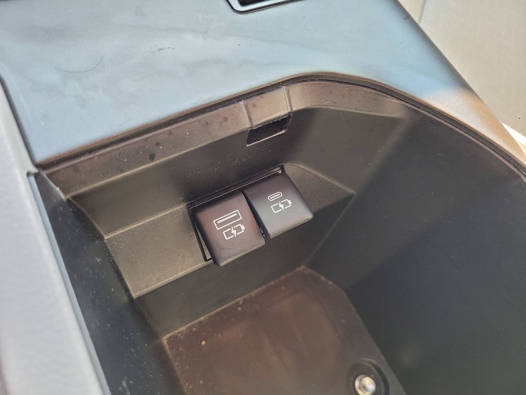 Used 2024 Toyota Camry XLE w/ Navigation Package FWD image 19