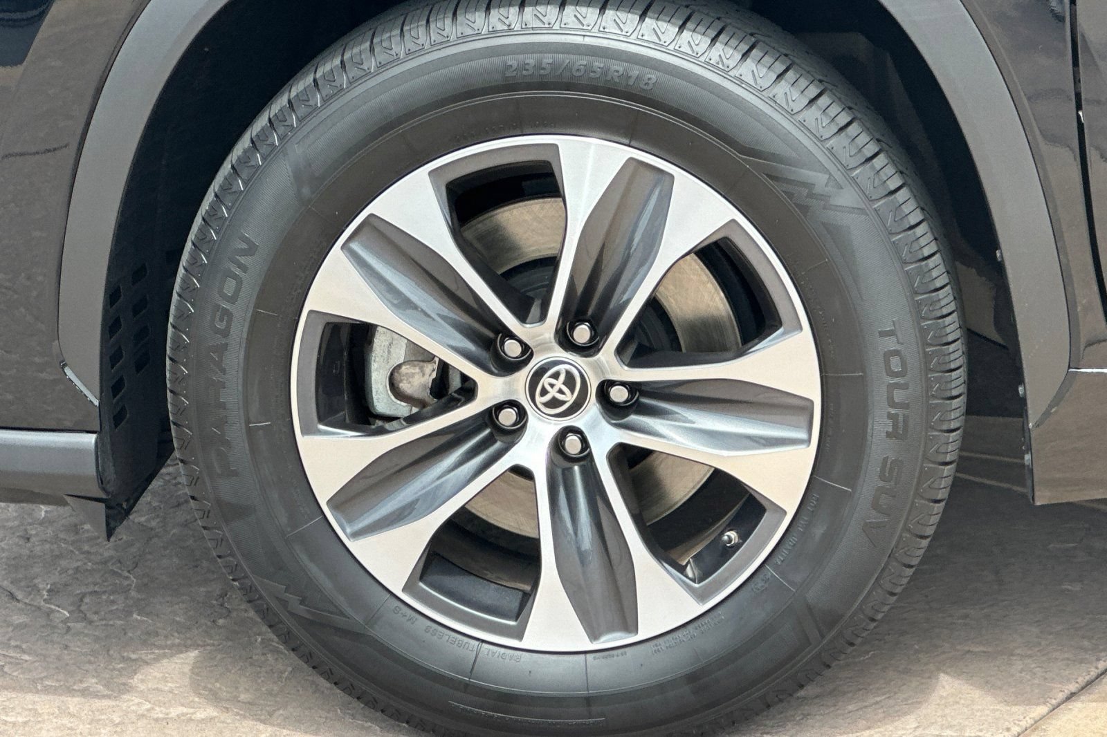 Certified 2024 Toyota Highlander XLE FWD image 35