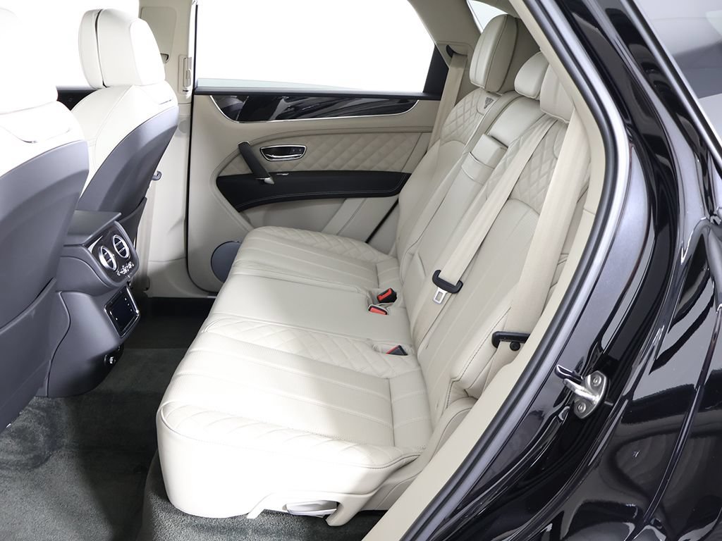 Used 2020 Bentley Bentayga Plug-In Hybrid AWD/4WD image 43