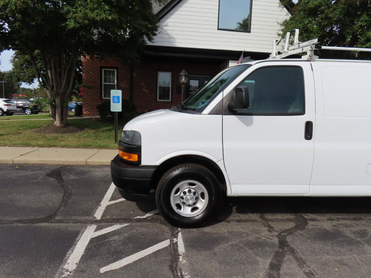 Used 2020 Chevrolet Express 3500 w/ Driver Convenience Package RWD image 2