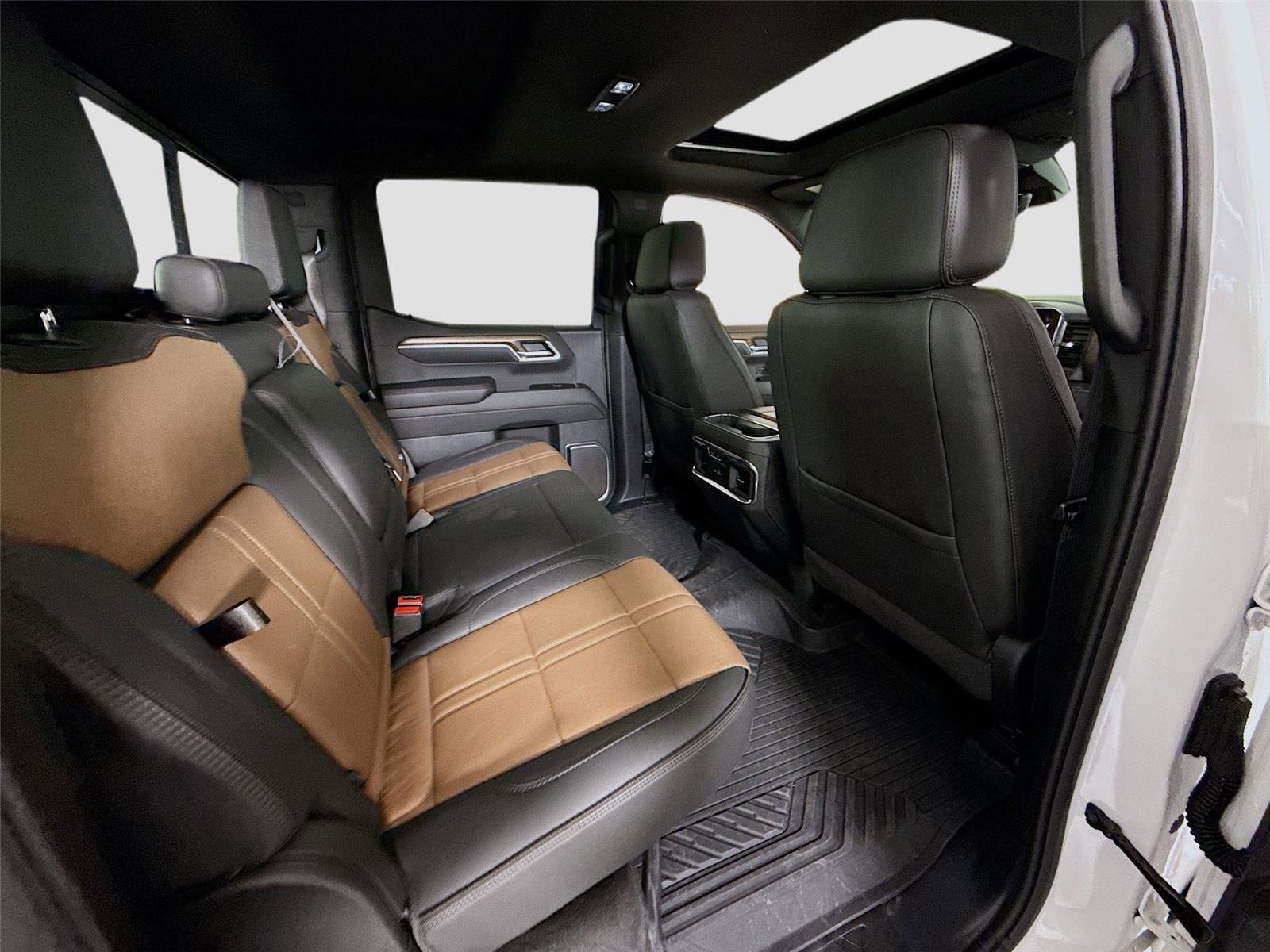 Used 2025 Chevrolet Silverado 1500 High Country w/ Technology Package image 22