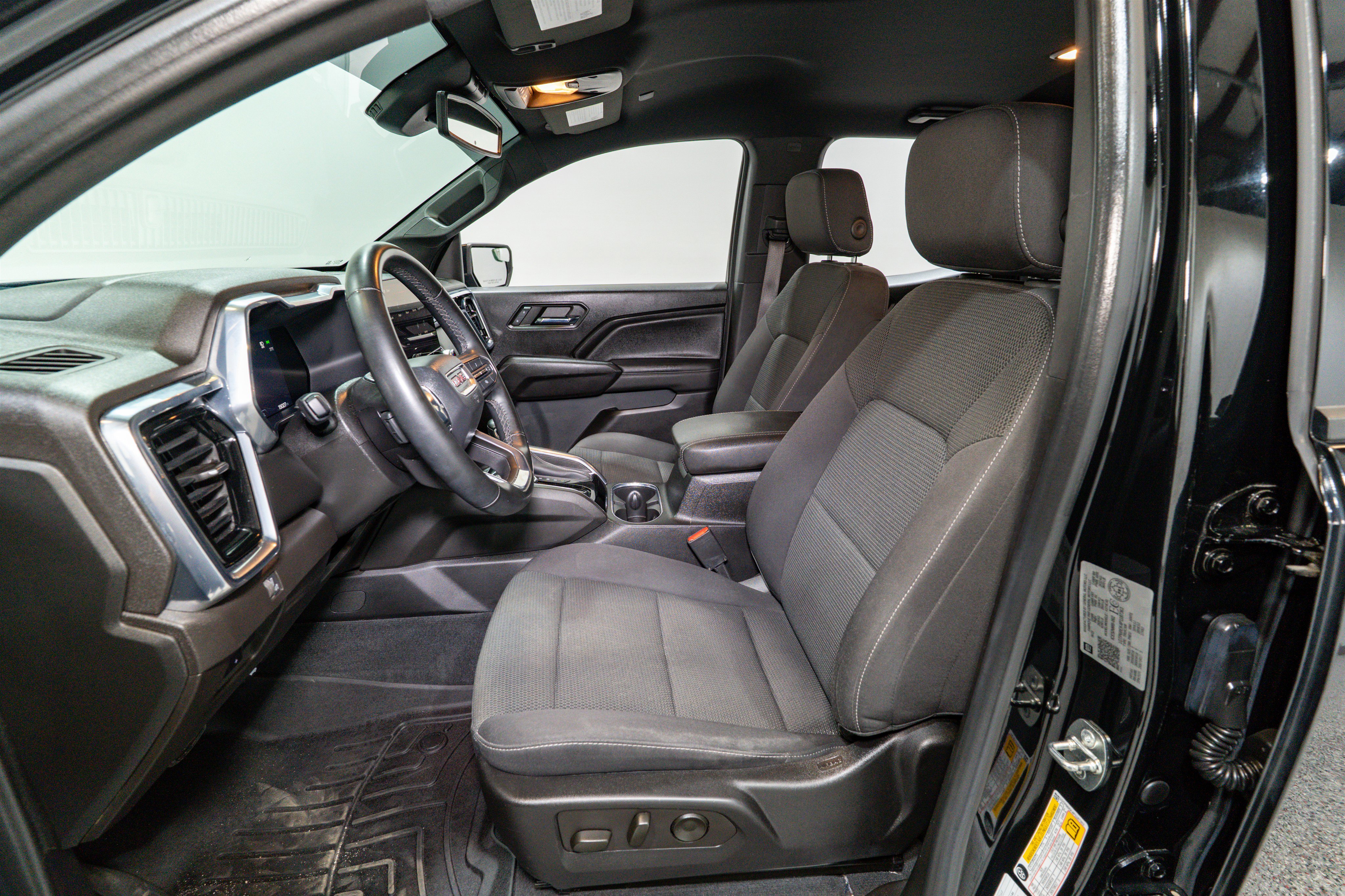 Used 2023 GMC Canyon Elevation w/ Convenience Package image 15