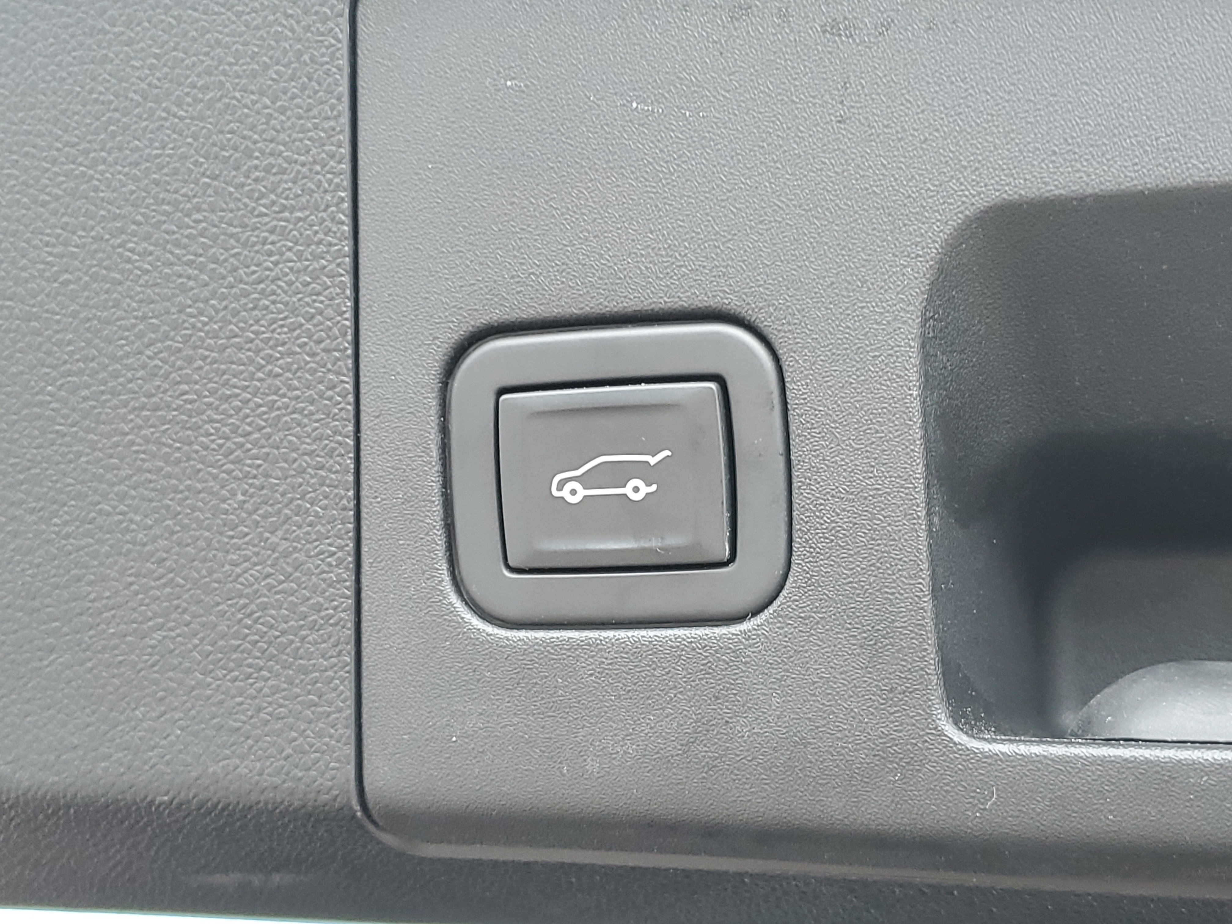 Used 2020 Cadillac XT4 Premium Luxury w/ Enhanced Visibility Package image 28