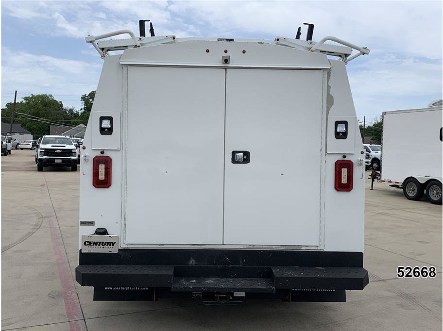 Used 2023 Ford E-450 and Econoline 450 Super Duty w/ Power Windows & Locks Group RWD image 9