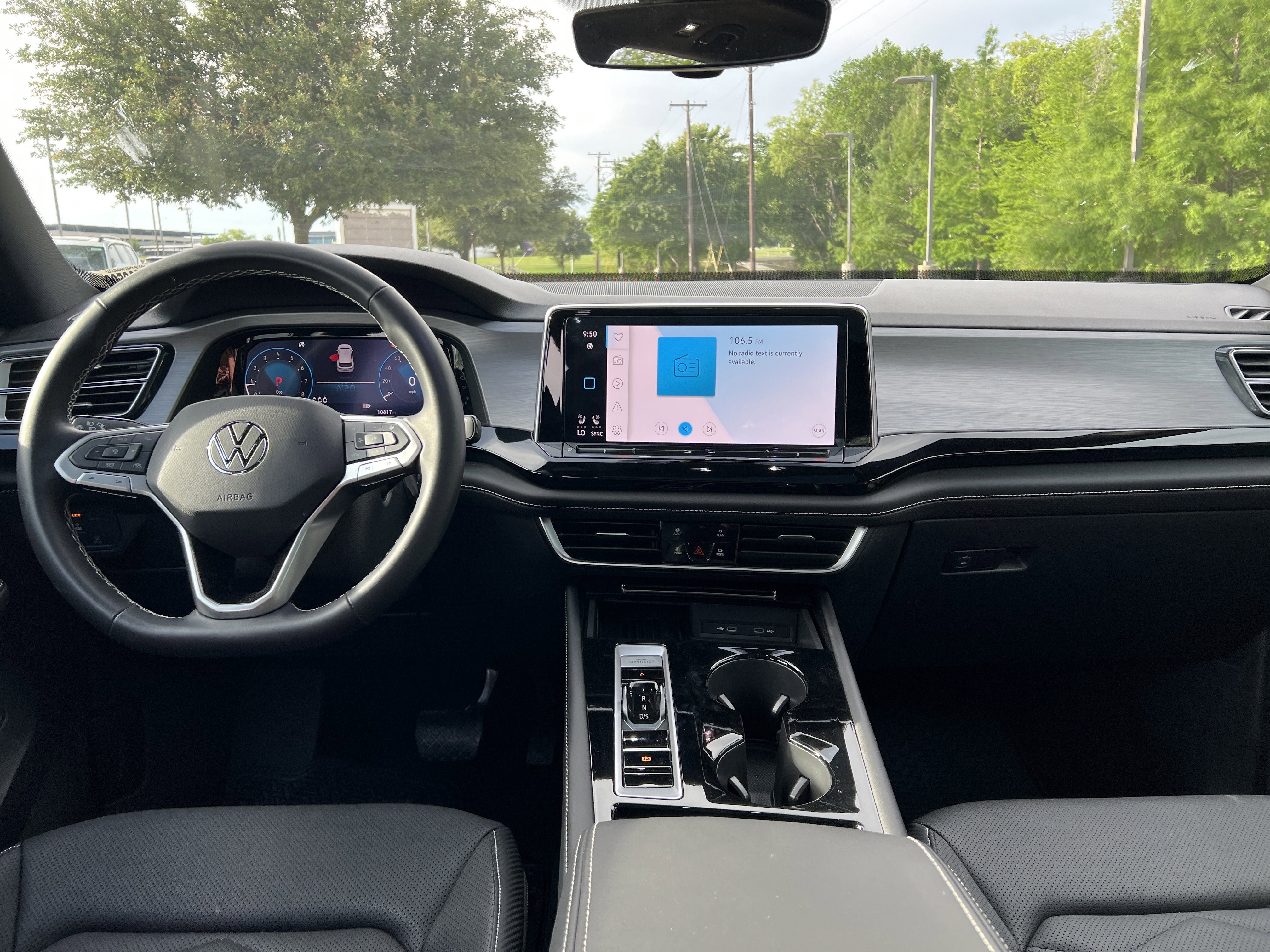 Certified 2025 Volkswagen Atlas Cross Sport SE w/ Panoramic Sunroof Package FWD image 25