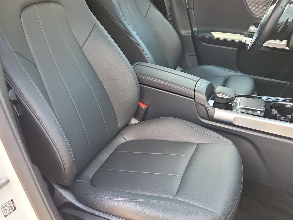 Used 2022 Mercedes-Benz GLB 250 4MATIC w/ Premium Package Lite image 22