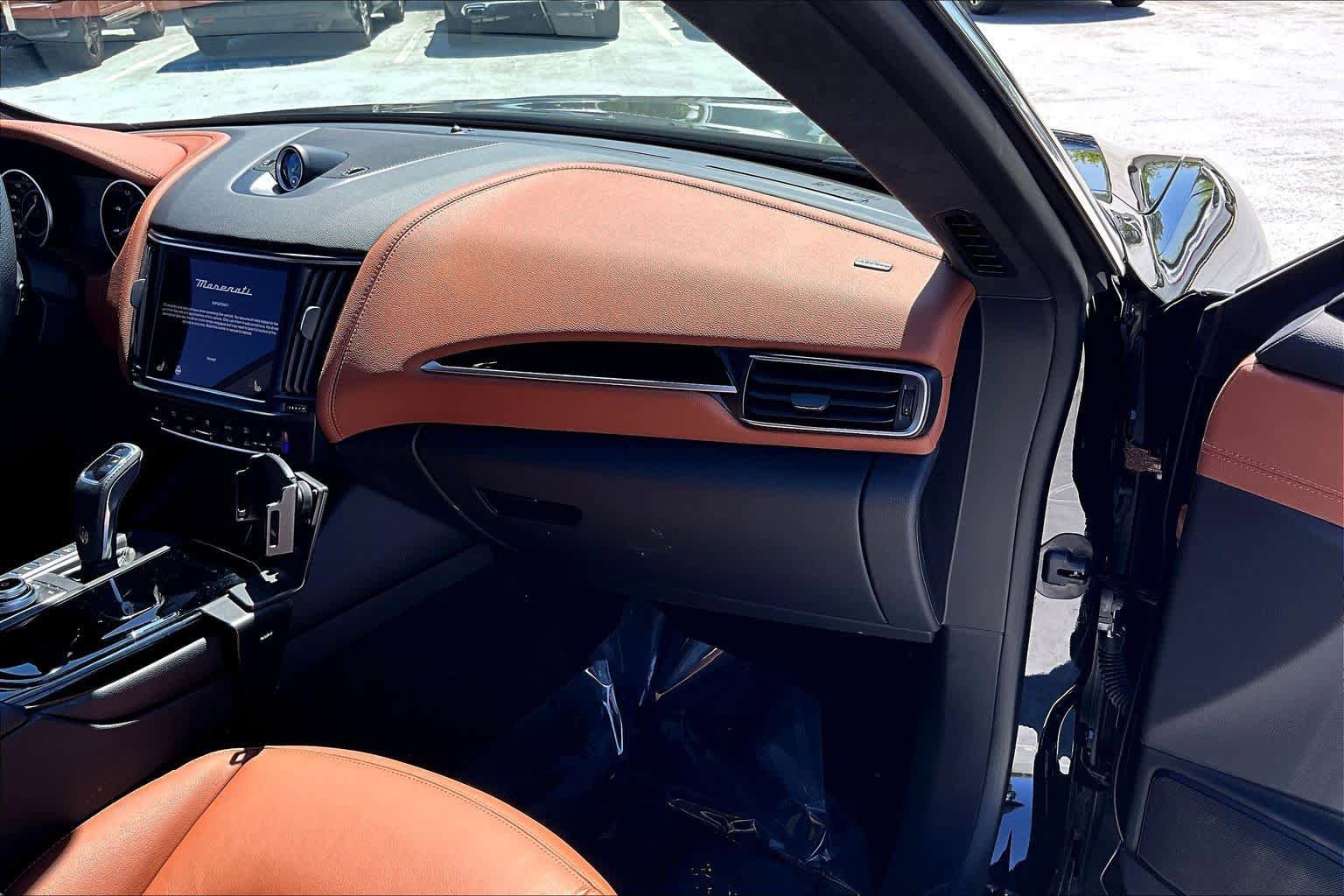Used 2021 Maserati Levante AWD/4WD image 18