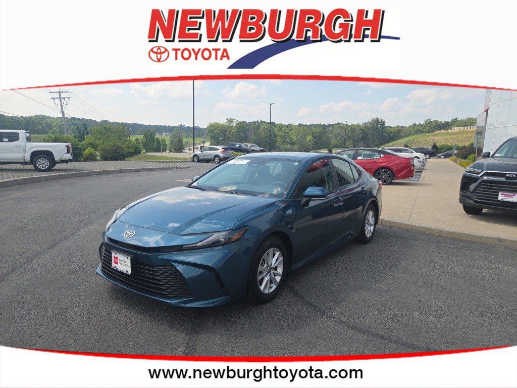 Certified 2025 Toyota Camry LE image 1