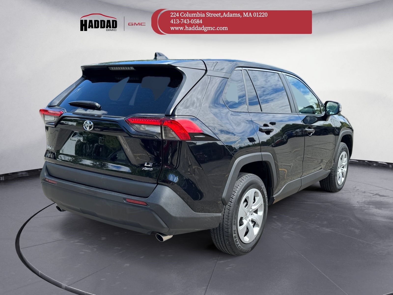 Used 2023 Toyota RAV4 LE AWD/4WD image 4