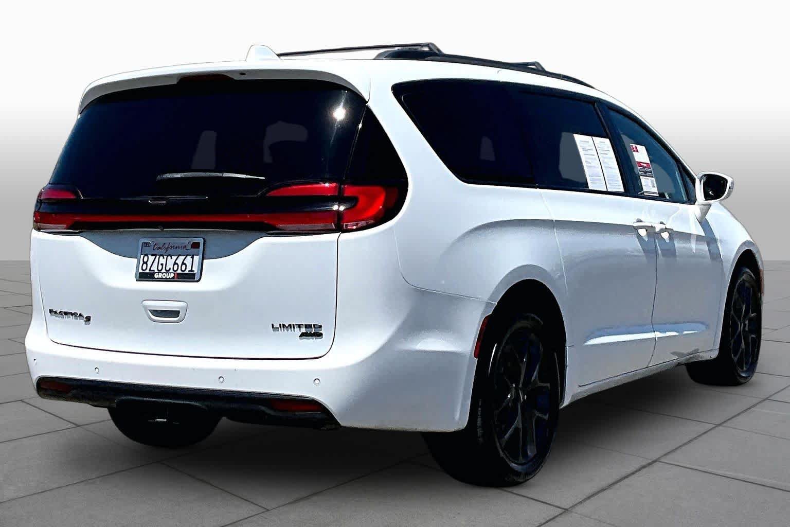 Used 2021 Chrysler Pacifica Limited AWD/4WD image 12