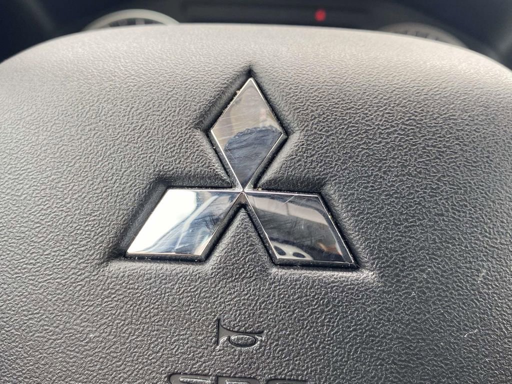 Used 2023 Mitsubishi Outlander SE image 61