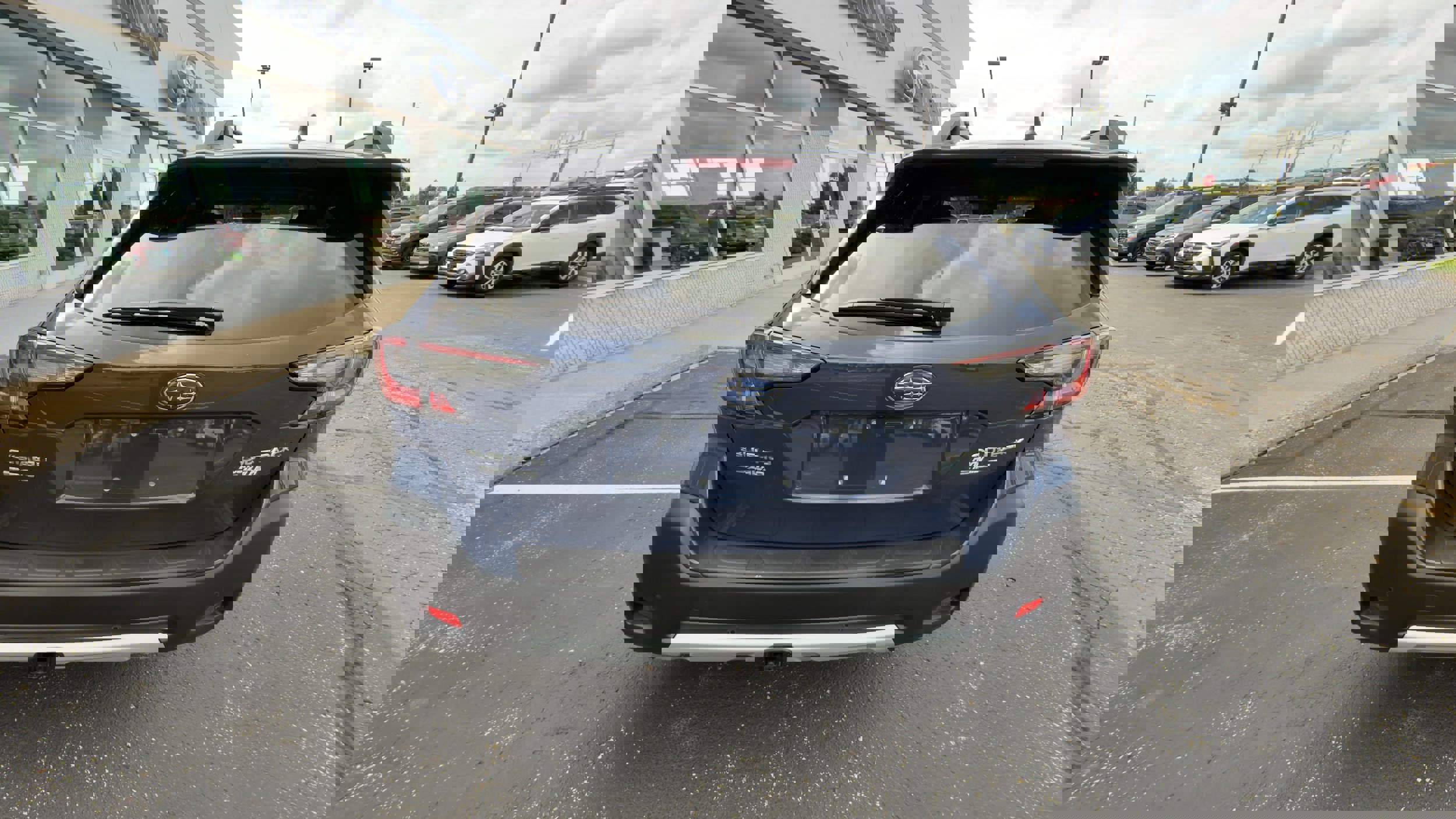 Used 2023 Subaru Outback Limited image 4