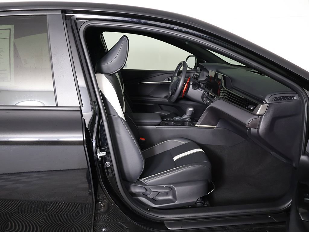 Used 2025 Toyota Camry SE FWD image 30
