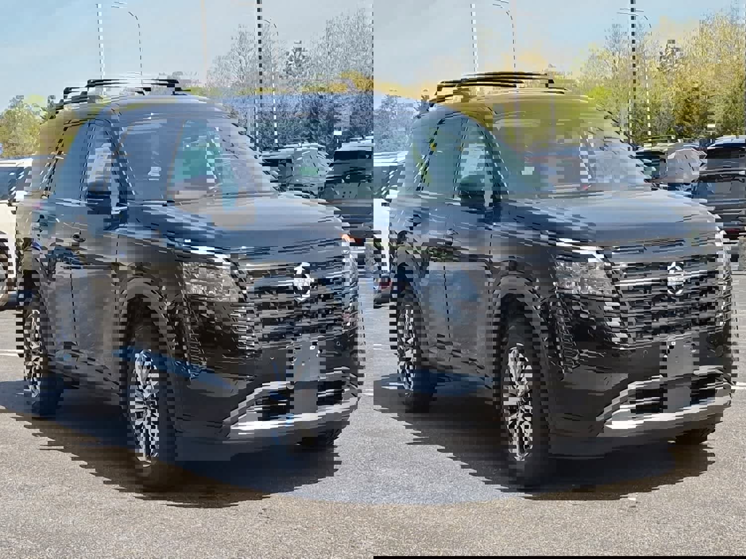 New 2026 Nissan Pathfinder SL image 2