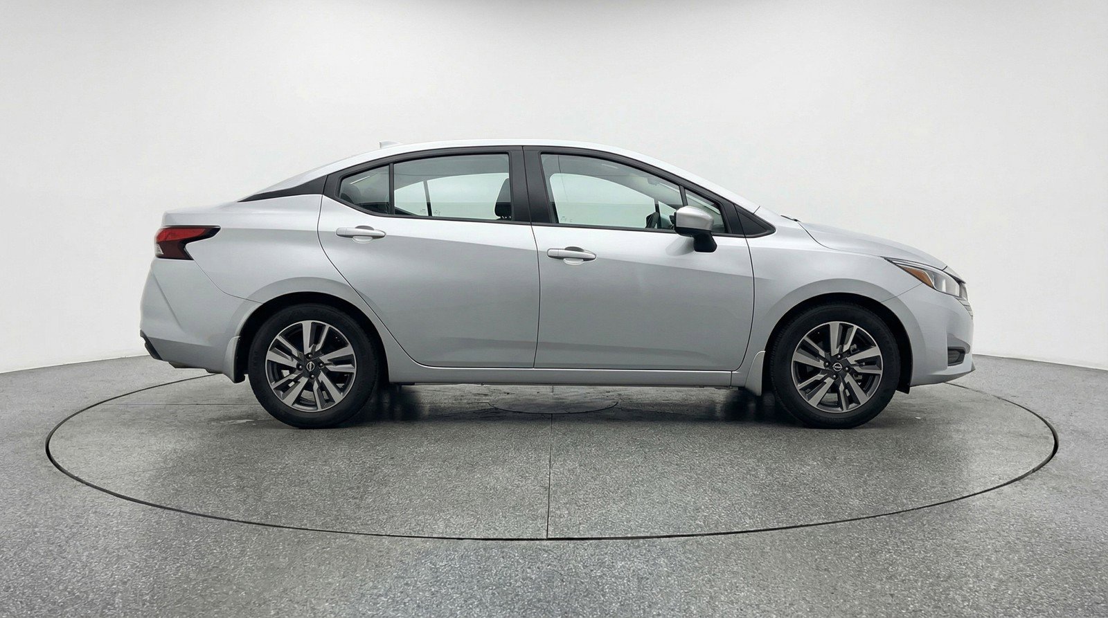 Used 2025 Nissan Versa SV image 11