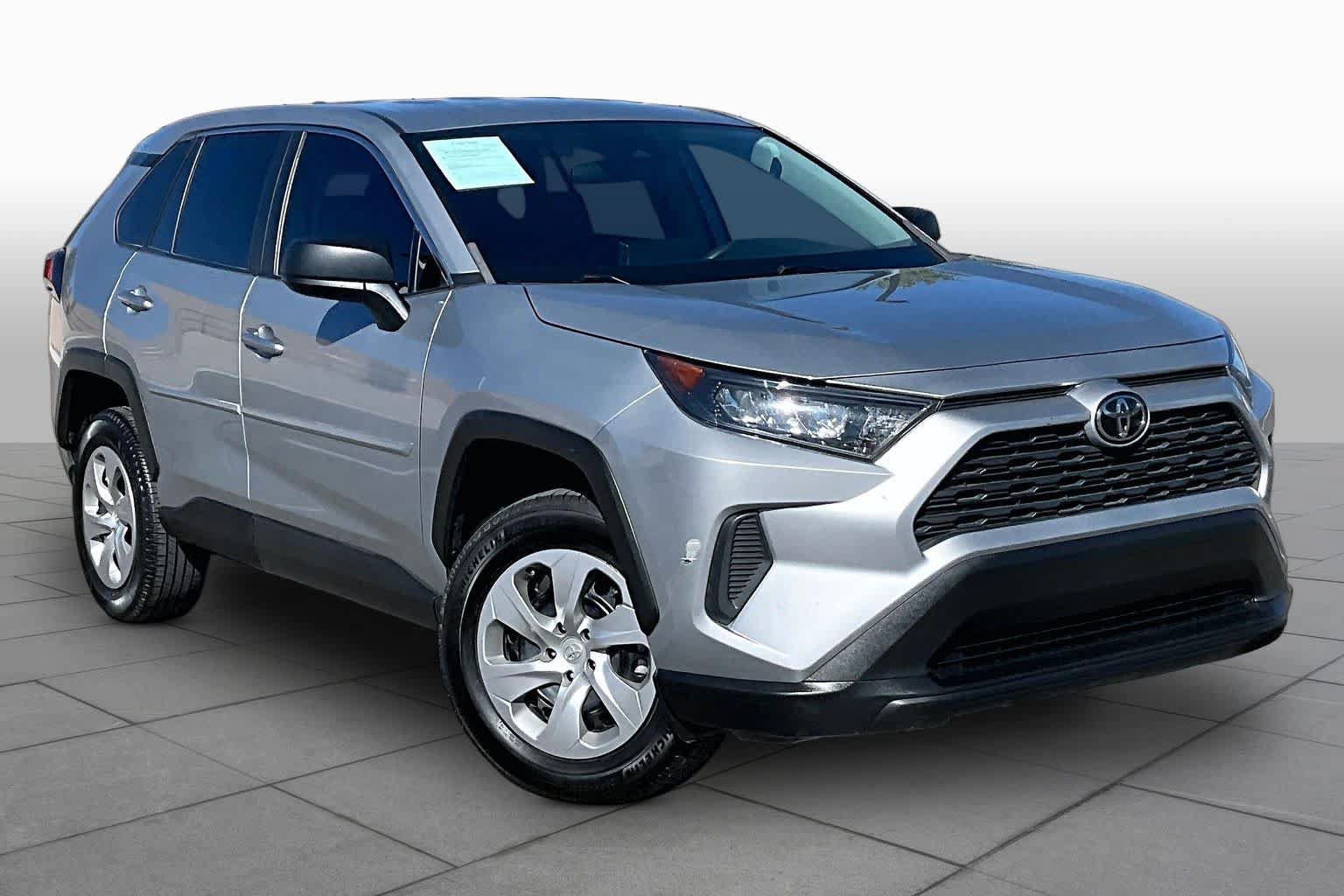 Used 2022 Toyota RAV4 LE AWD/4WD image 3