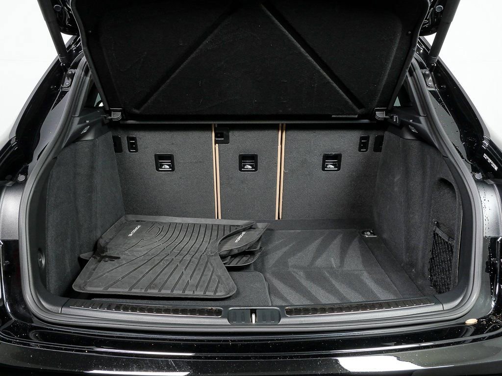 Certified 2025 Porsche Macan image 32
