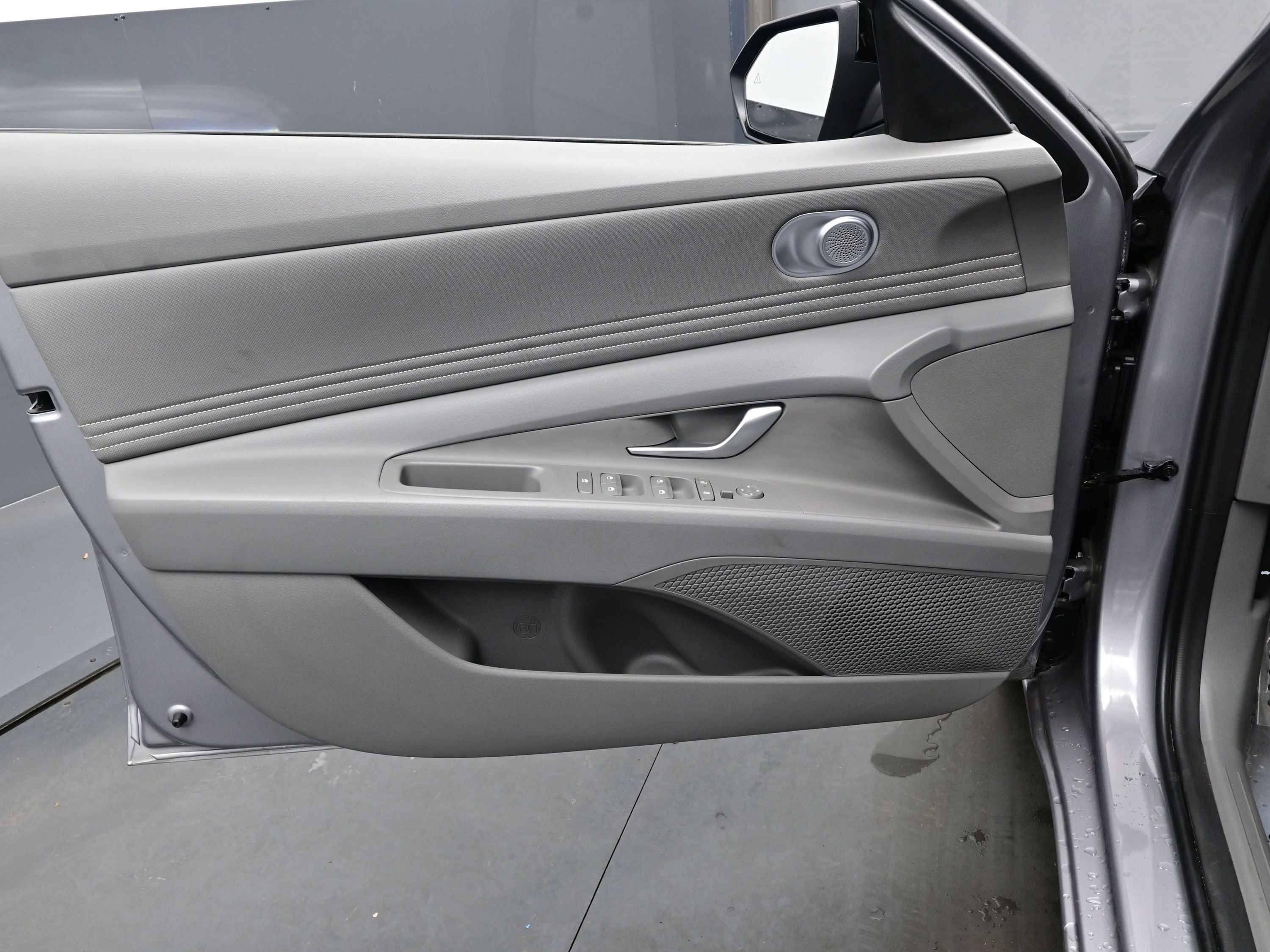 Certified 2025 Hyundai Elantra Sport image 9