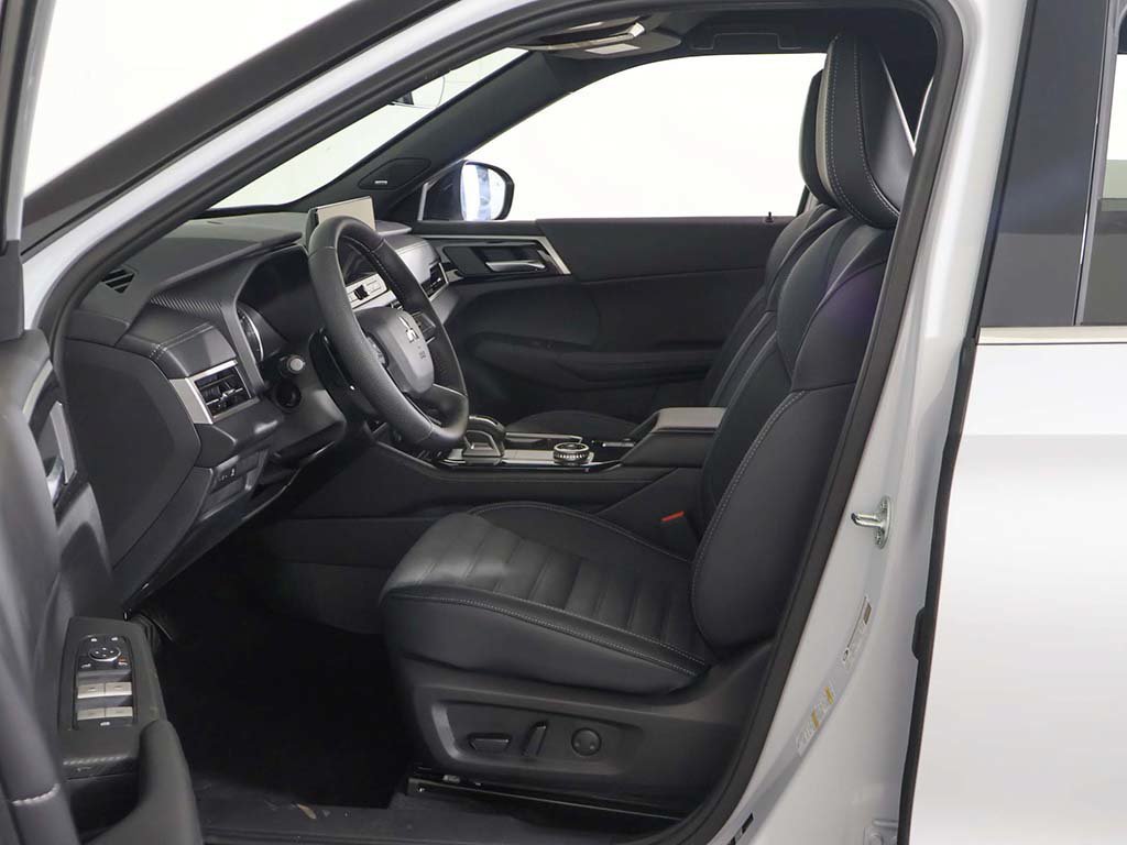 New 2026 Mitsubishi Outlander LE AWD/4WD image 27