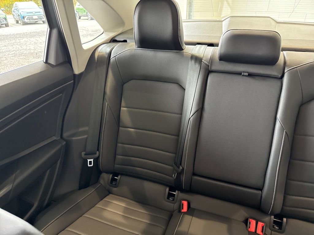 Used 2023 Volkswagen Jetta SE image 14