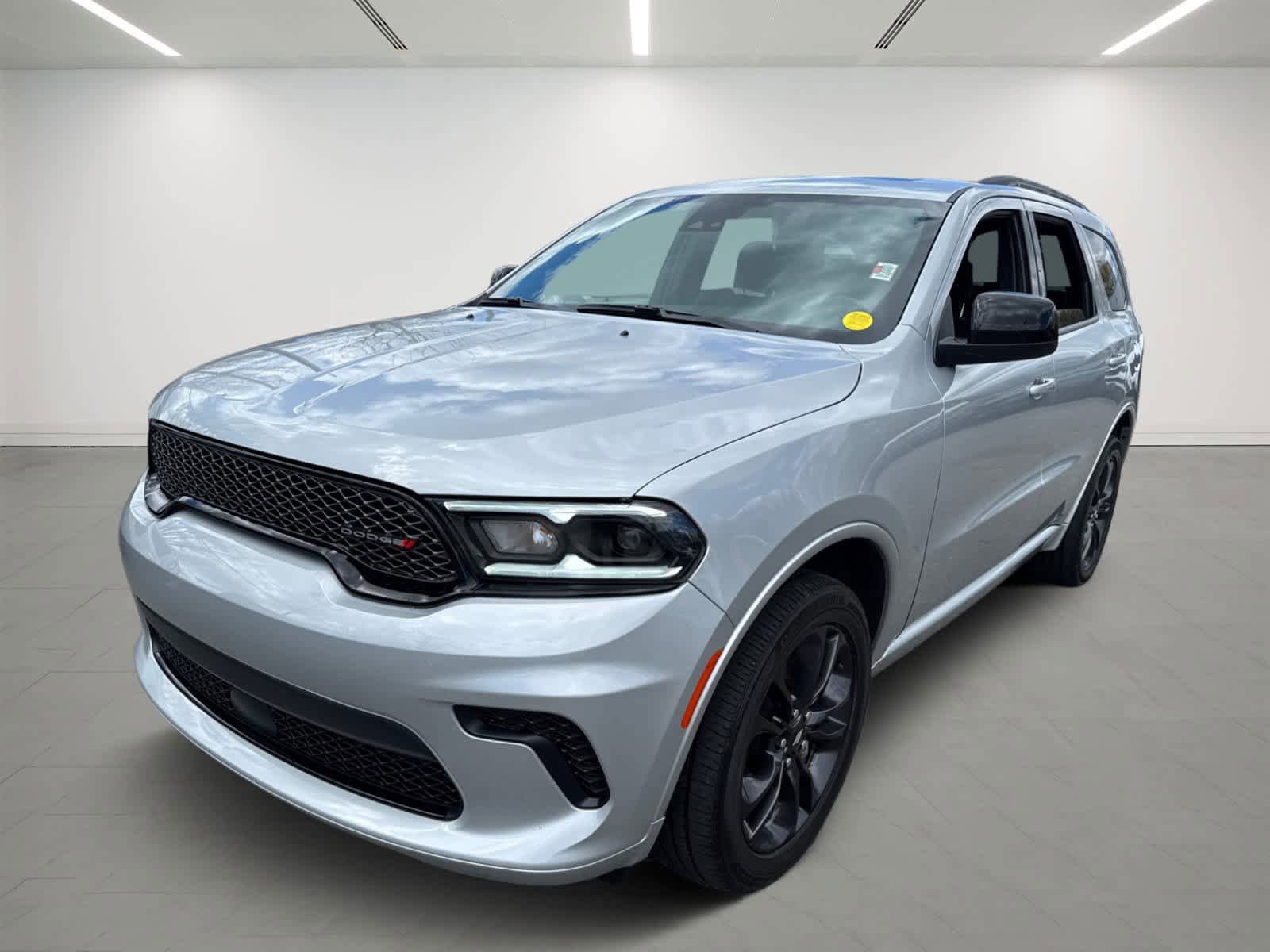 Used 2024 Dodge Durango SXT w/ SXT Blacktop Group AWD/4WD image 2