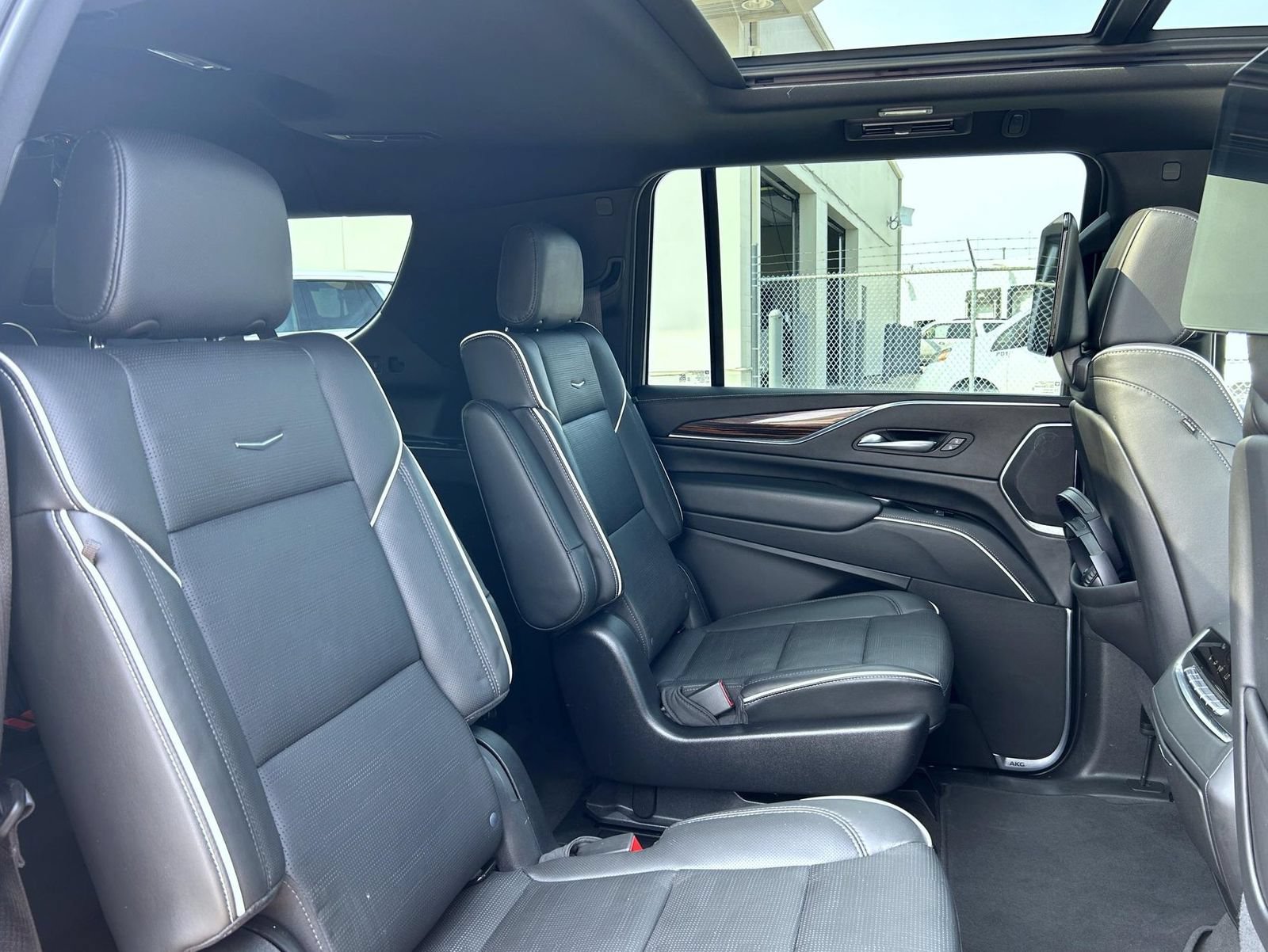 Used 2023 Cadillac Escalade ESV Premium Luxury AWD/4WD image 20
