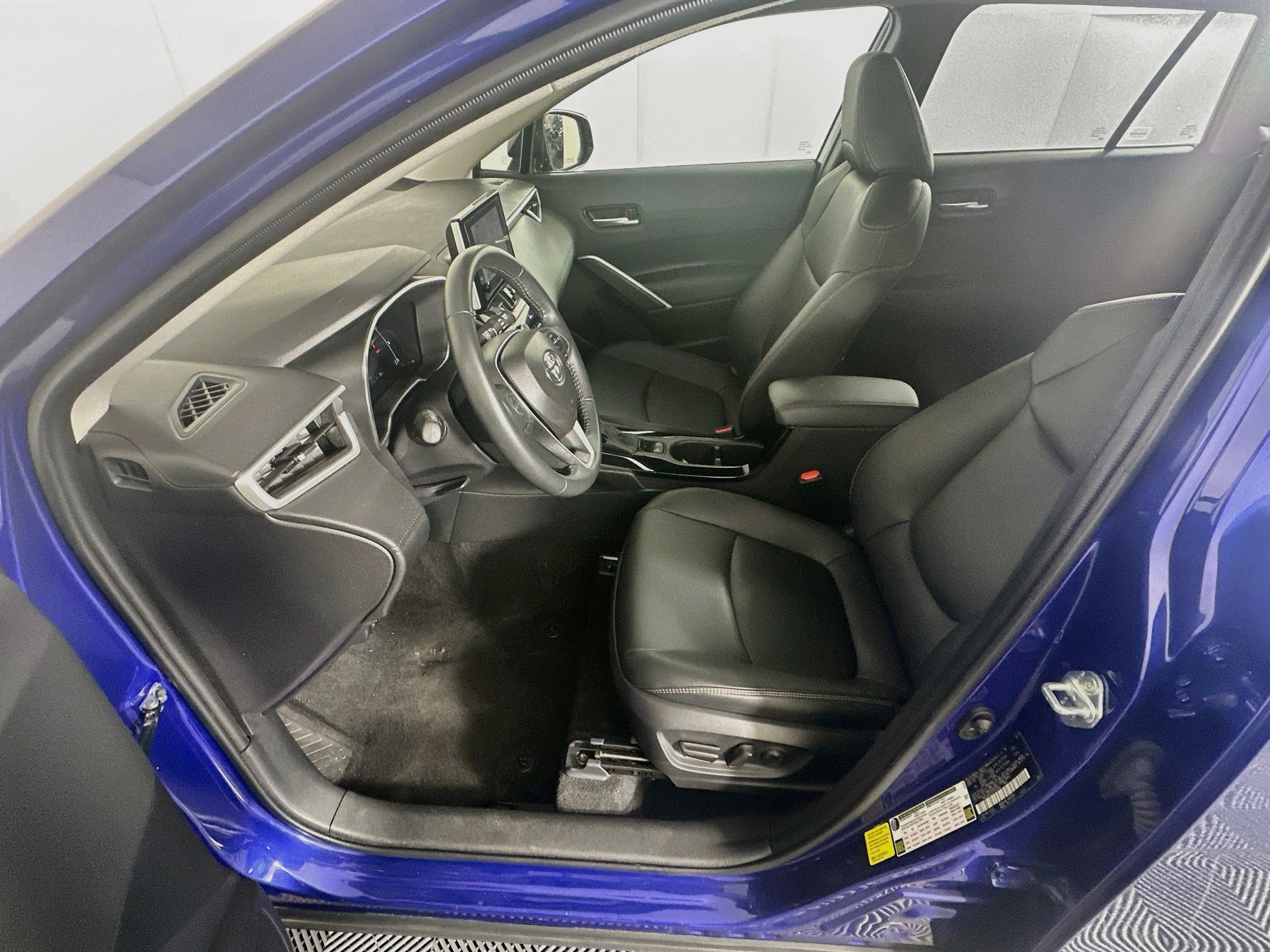 Used 2025 Toyota Corolla Cross XLE FWD image 13