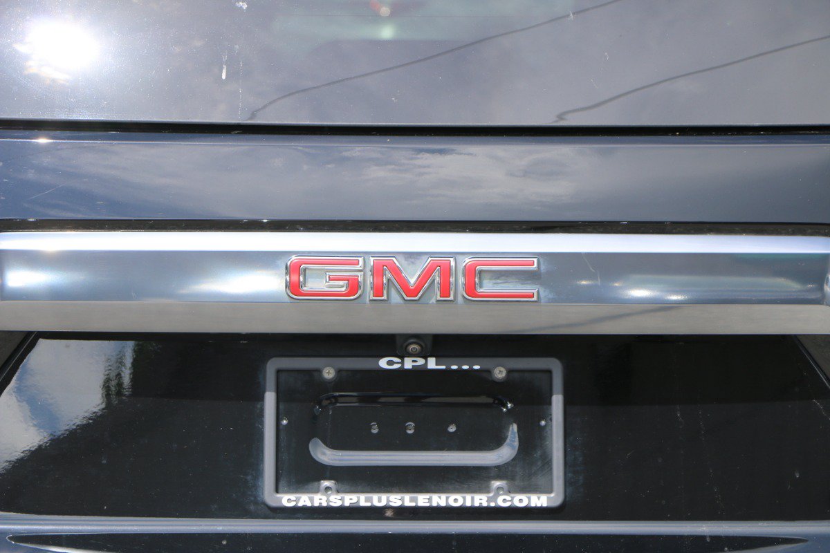 Used 2024 GMC Yukon AT4 w/ Technology Package AWD/4WD image 5