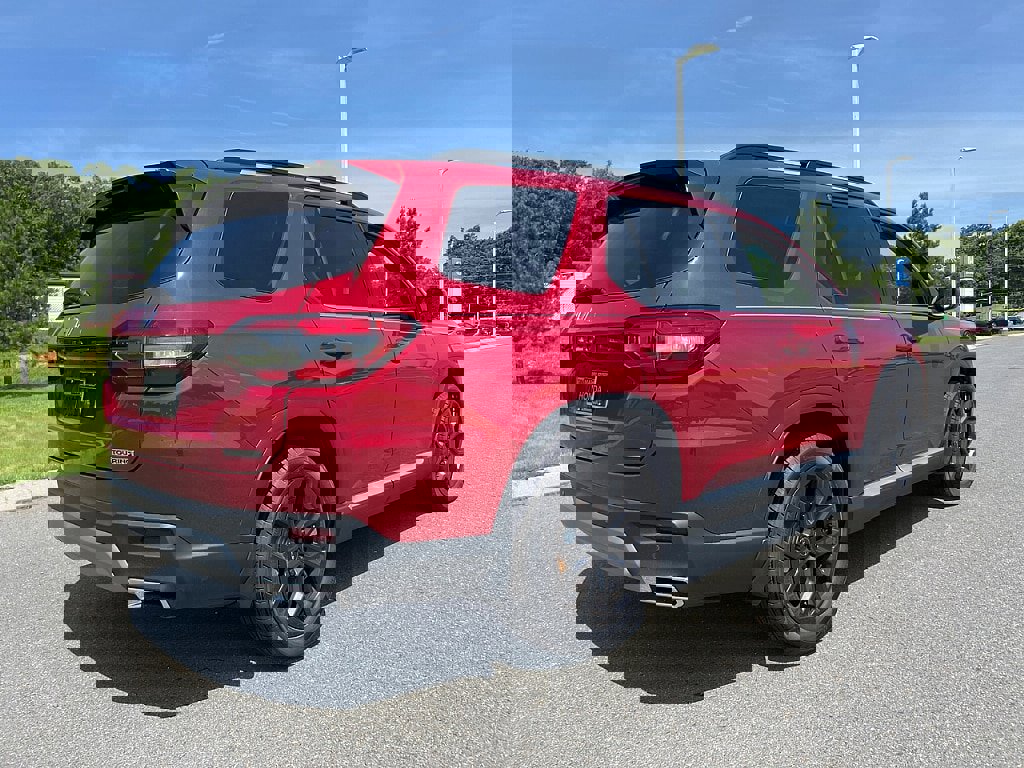 New 2025 Honda Pilot Touring image 3