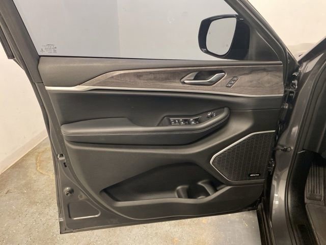 Used 2022 Jeep Grand Cherokee L Limited image 23