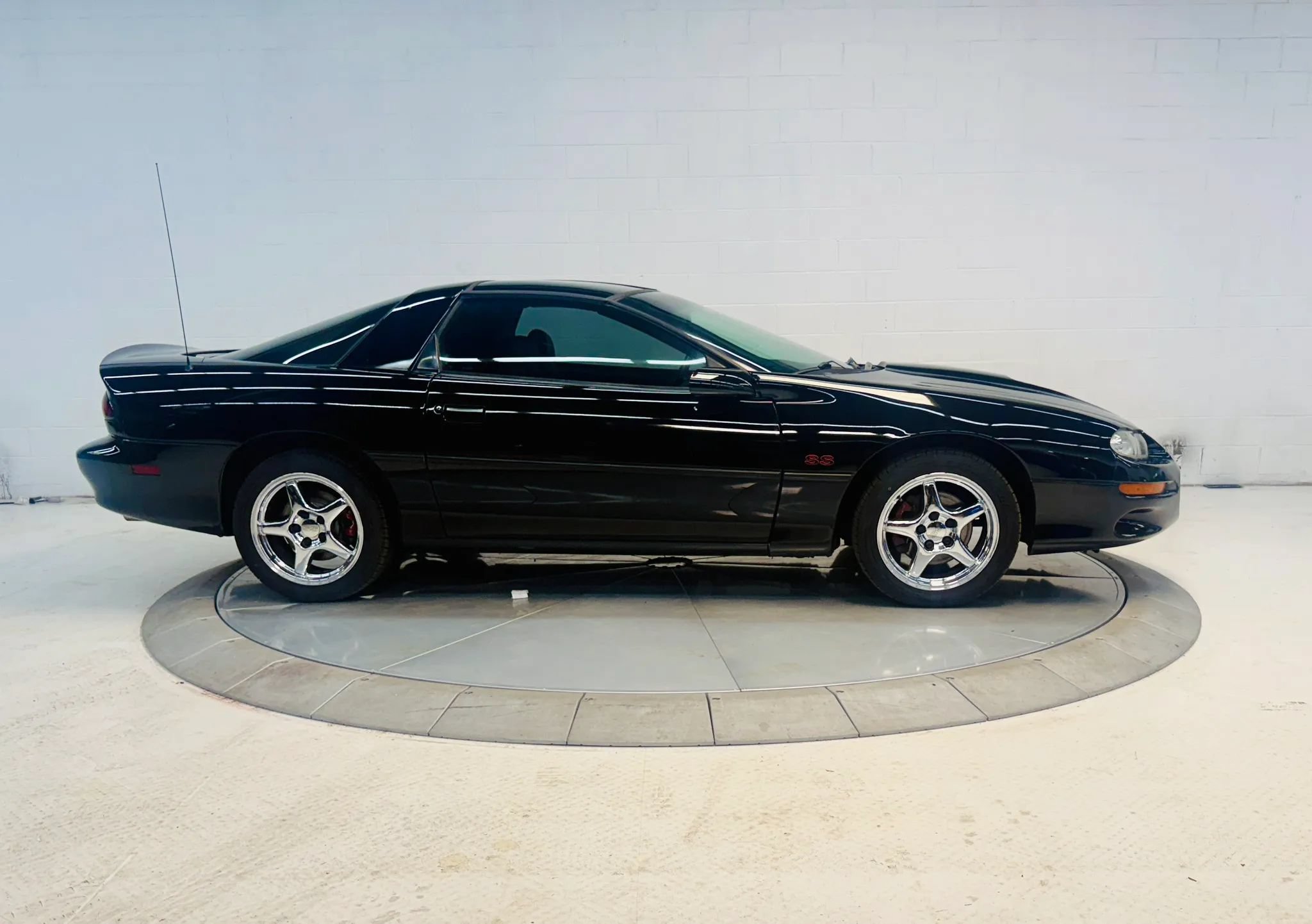 Used 2000 Chevrolet Camaro Z28 w/ SS Performance/Appearance Pkg RWD image 25
