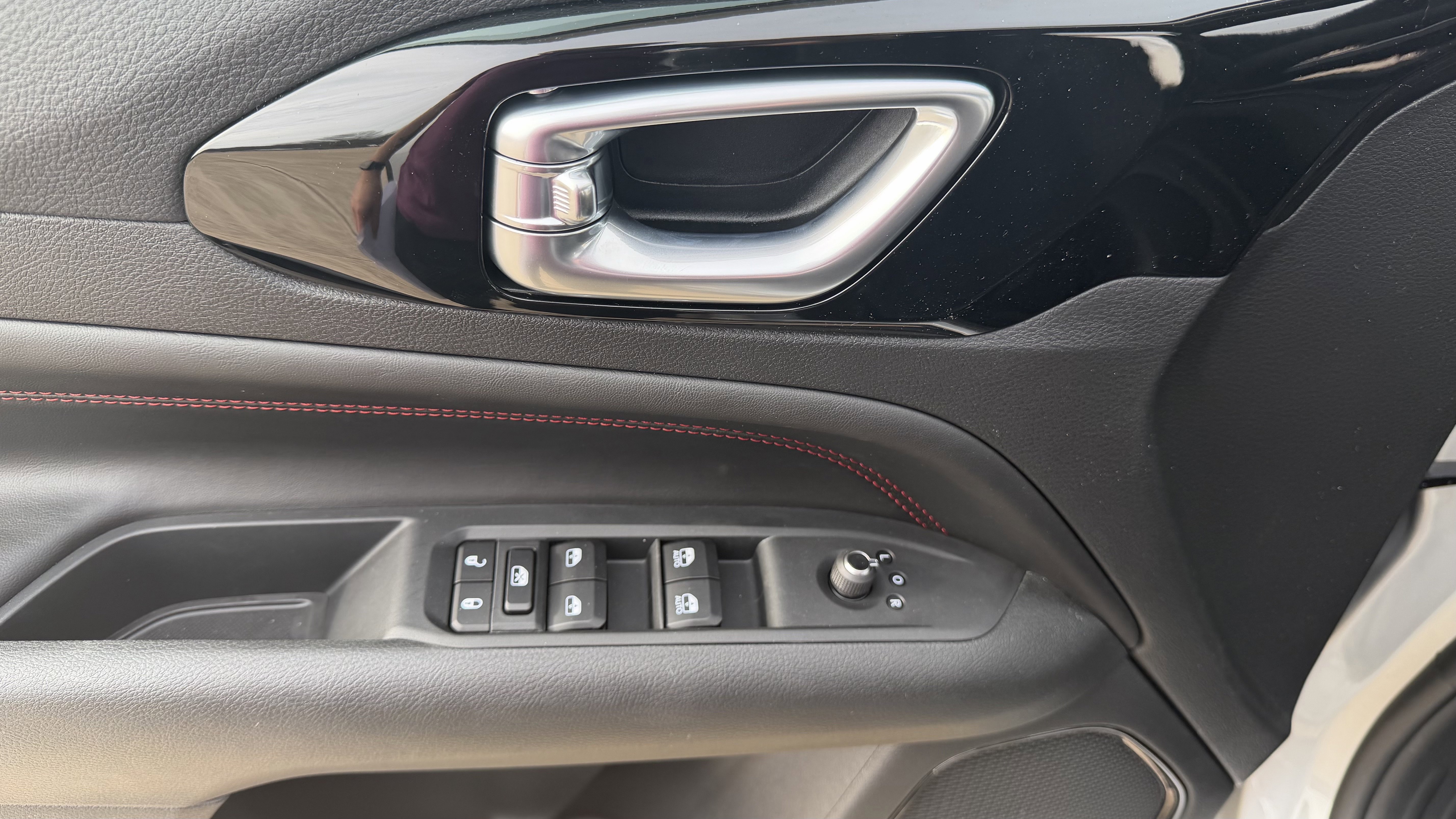 New 2026 Jeep Compass Trailhawk w/ Trailer Tow Group image 16