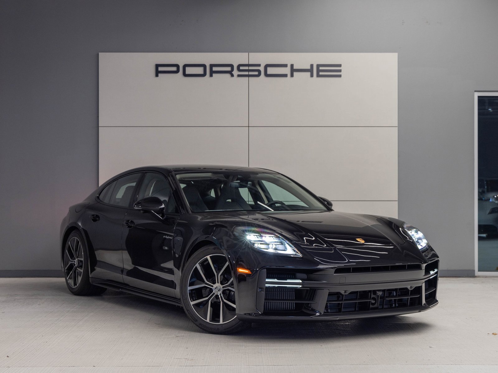 New 2026 Porsche Panamera 4 image 9