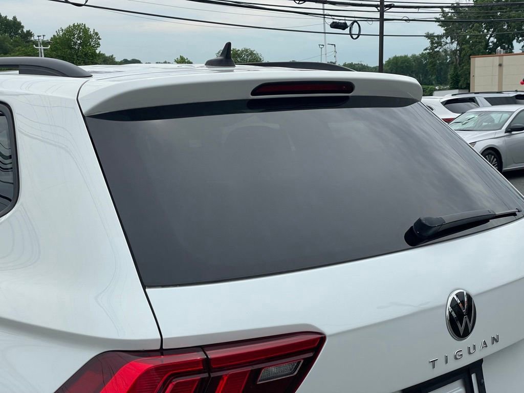 Used 2023 Volkswagen Tiguan SE R-Line AWD/4WD image 30