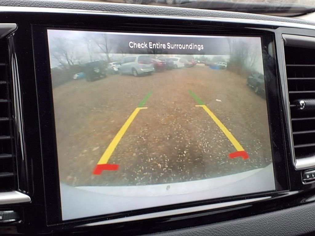 Used 2023 Chrysler Pacifica Touring-L image 25